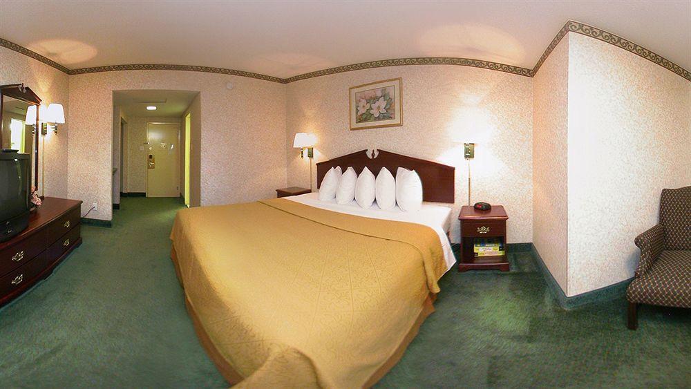 Quality Inn & Conference Center Maple Shade Εξωτερικό φωτογραφία